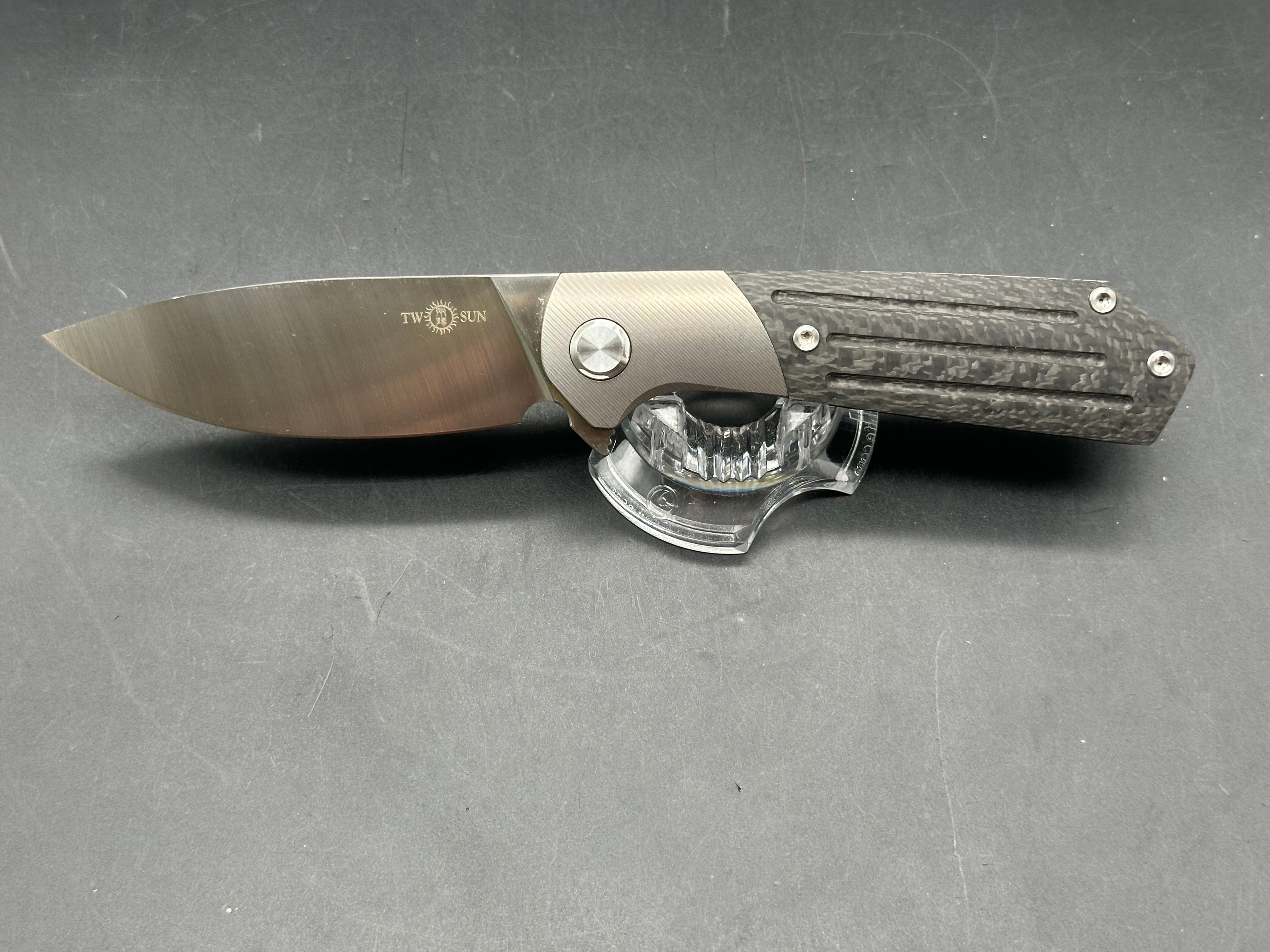 TwoSun TS223 Jelly Jerry design. 3.43 inch Bohler M390 blade. Frame lock. Titanium and carbon fiber scales