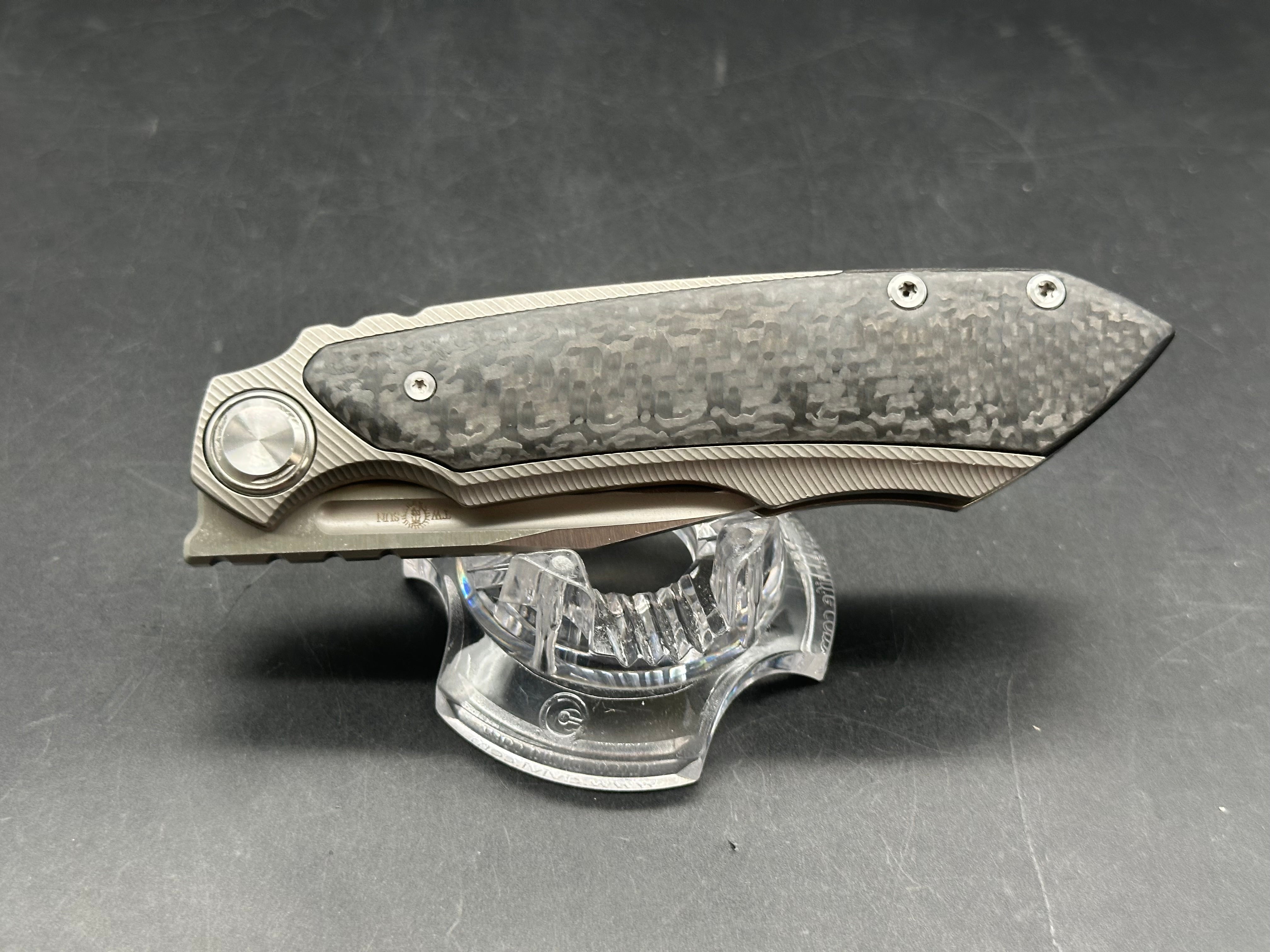 TwoSun TS229 Jelly Jerry design. 3.3 inch Bohler M390 blade. Frame lock. Titanium and carbon fiber handle