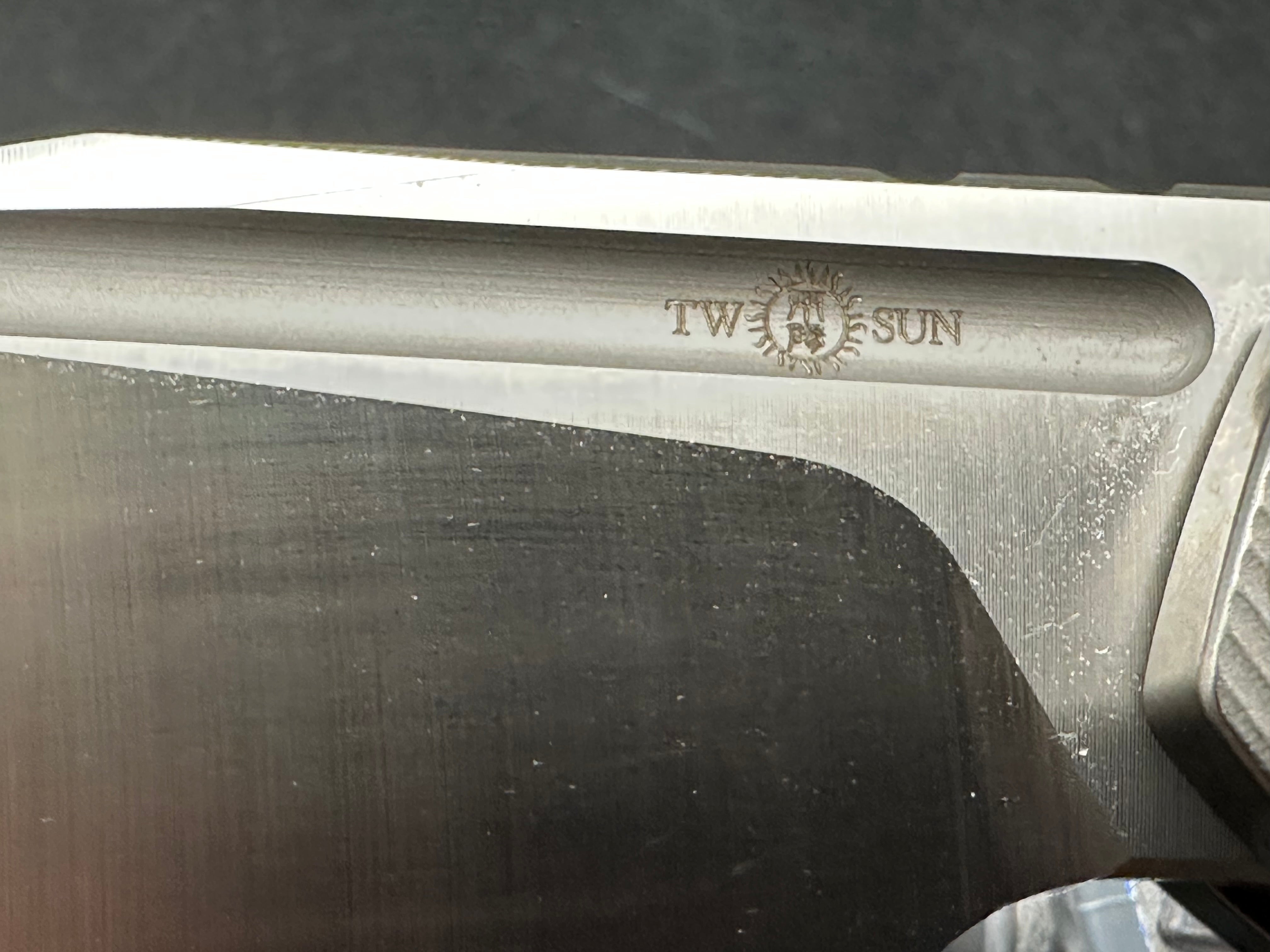 TwoSun TS229 Jelly Jerry design. 3.3 inch Bohler M390 blade. Frame lock. Titanium and carbon fiber handle