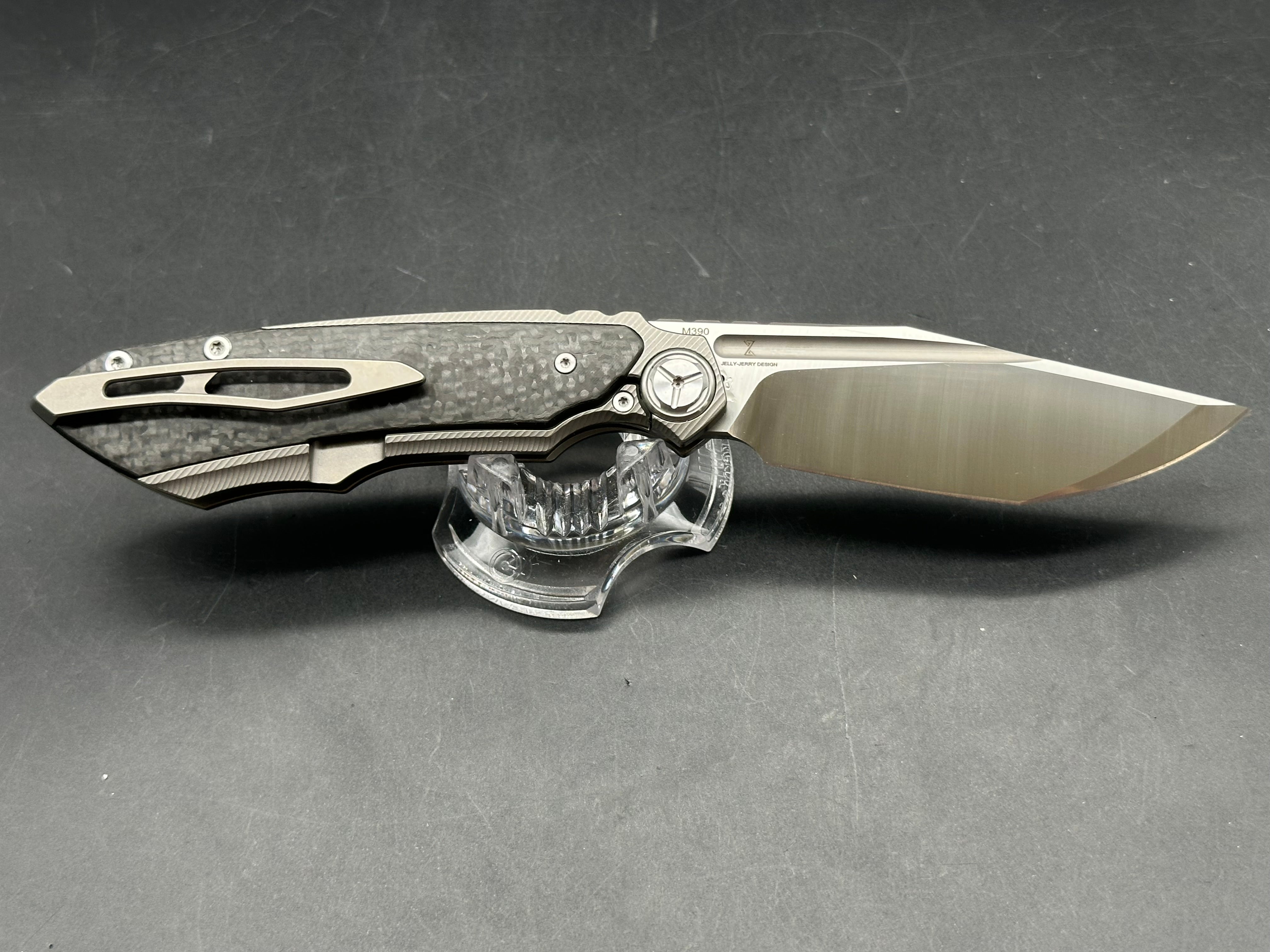 TwoSun TS229 Jelly Jerry design. 3.3 inch Bohler M390 blade. Frame lock. Titanium and carbon fiber handle
