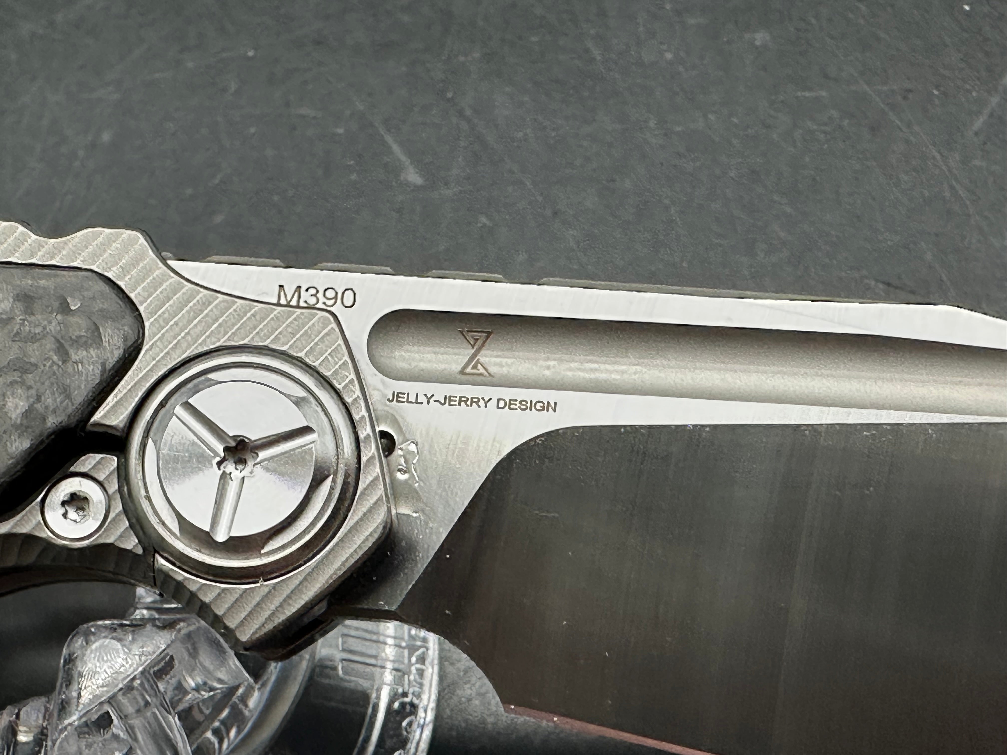 TwoSun TS229 Jelly Jerry design. 3.3 inch Bohler M390 blade. Frame lock. Titanium and carbon fiber handle