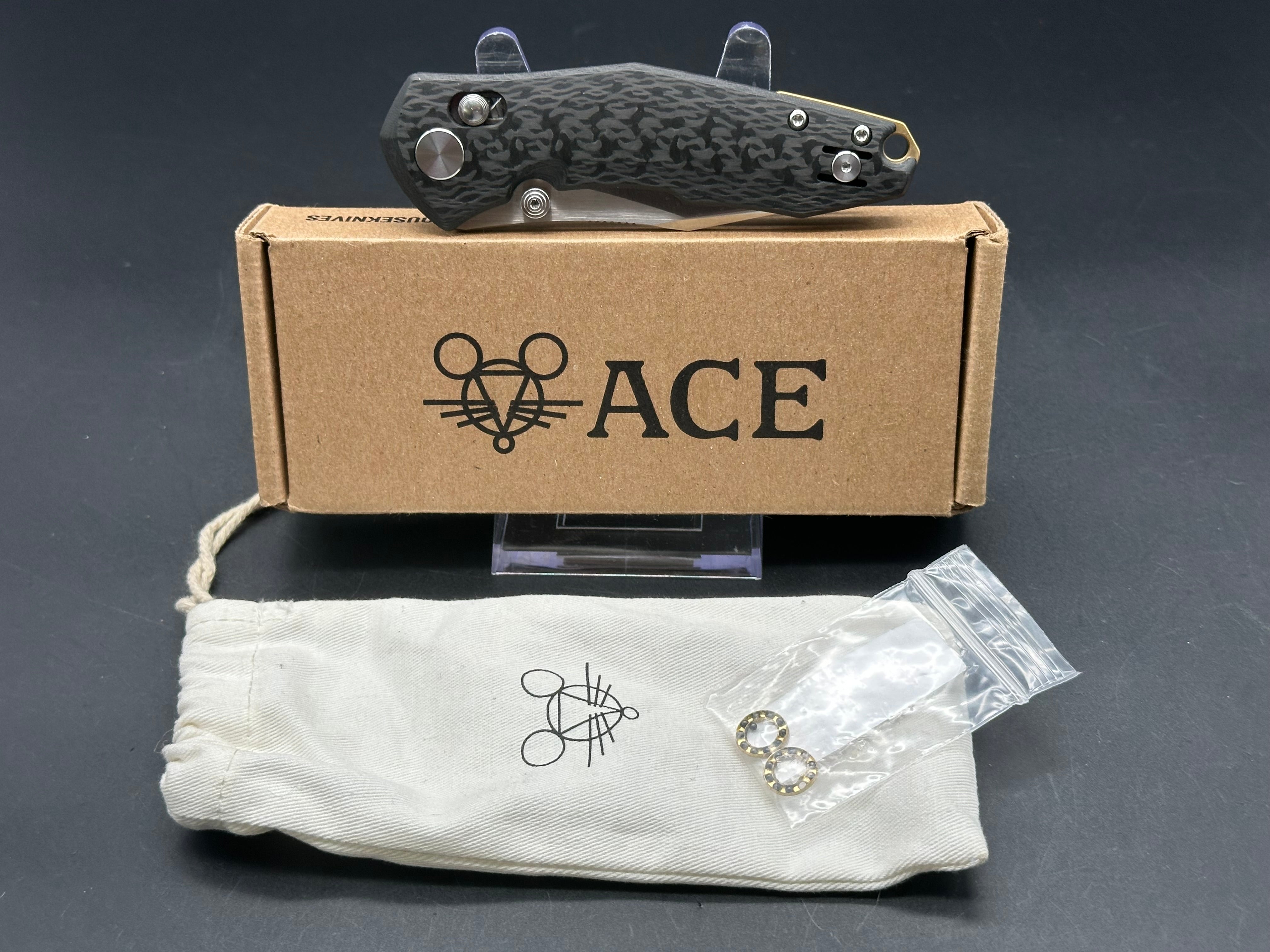 GIANT MOUSE KNIVES ACE NAZCA FOLDING KNIFE CARBON FIBER HANDLE MAGNACUT PLAIN EDGE