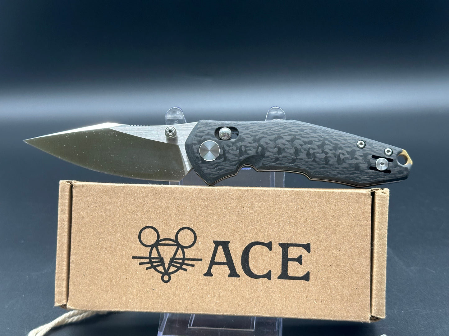 GIANT MOUSE KNIVES ACE NAZCA FOLDING KNIFE CARBON FIBER HANDLE MAGNACUT PLAIN EDGE