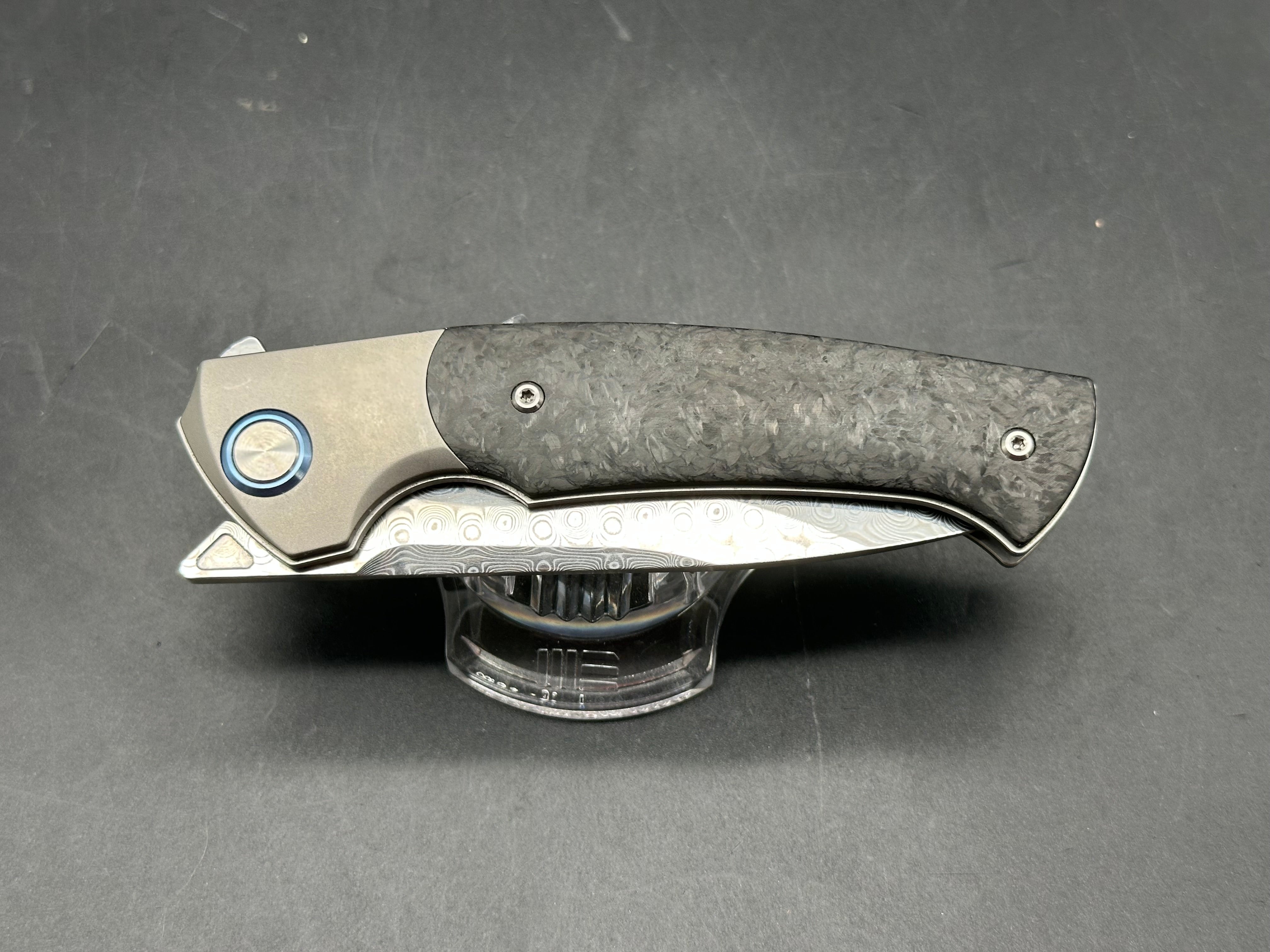 Sitivian ST255 / 3.5 inch polished Damascus blade. Titanium handle with carbon fiber inlays