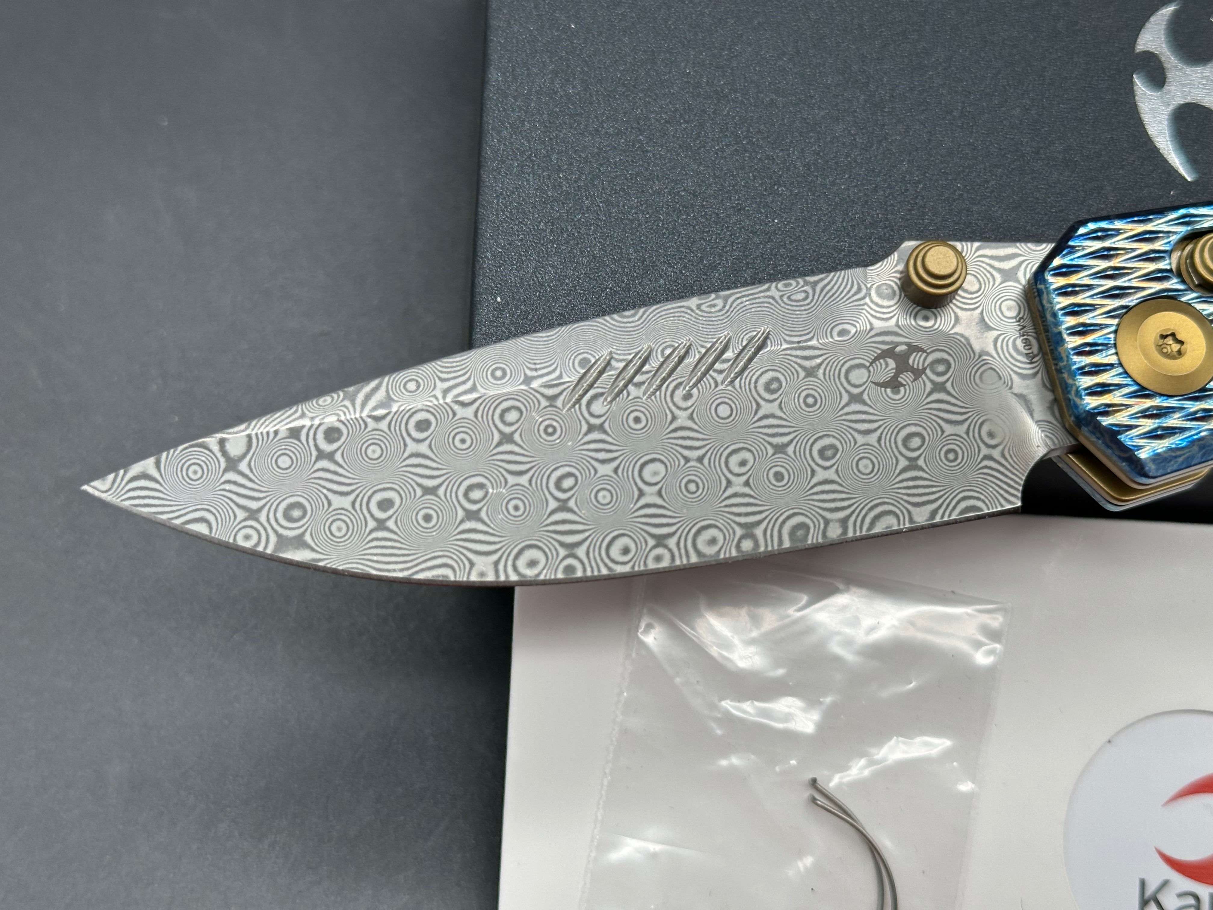 KANSEPT EAGLESTRIKE CROSSBAR LOCK KNIFE LIGHTNING STRIKE FINISH TITANIUM 3.73'' DAMASCUS BLADE