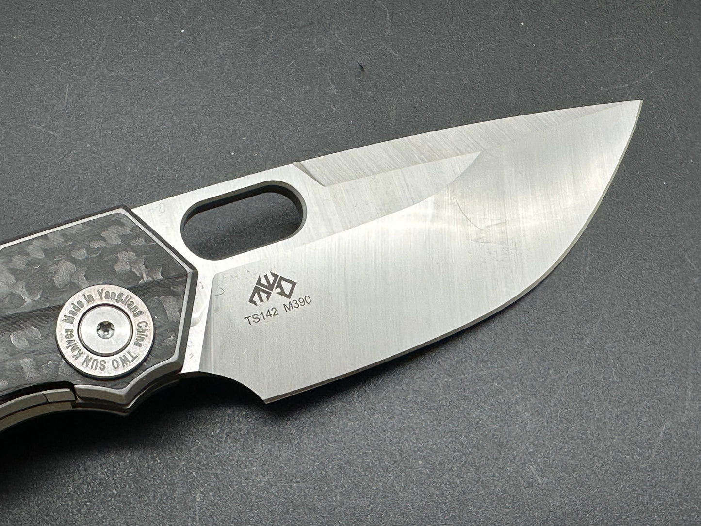 TwoSun TS142 integral titanium/micarta handle w/M390 blade