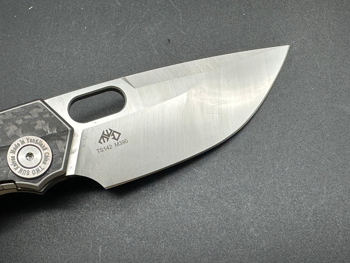 TwoSun TS142 integral titanium/micarta handle w/M390 blade