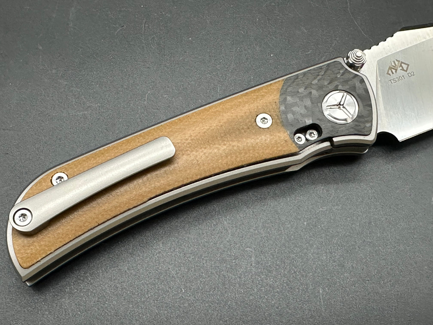 TwoSun TS301 micarta/CF handle w/D2 blade