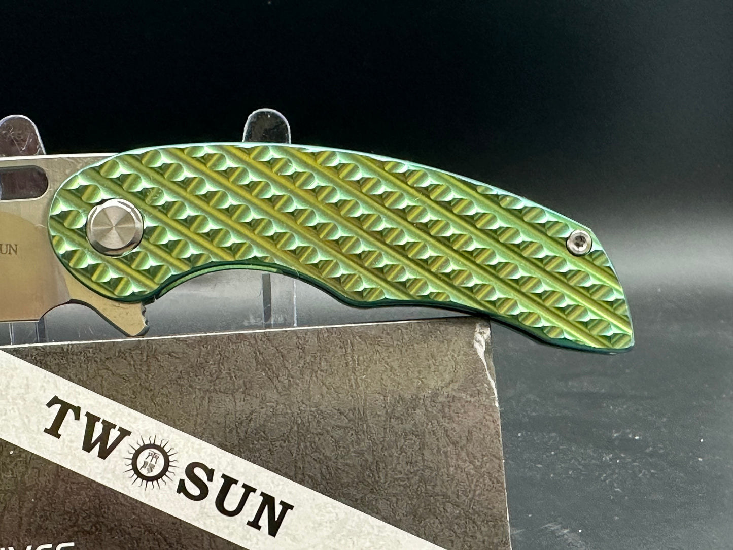 TwoSun TS177 green Titanium handle w/M390 blade