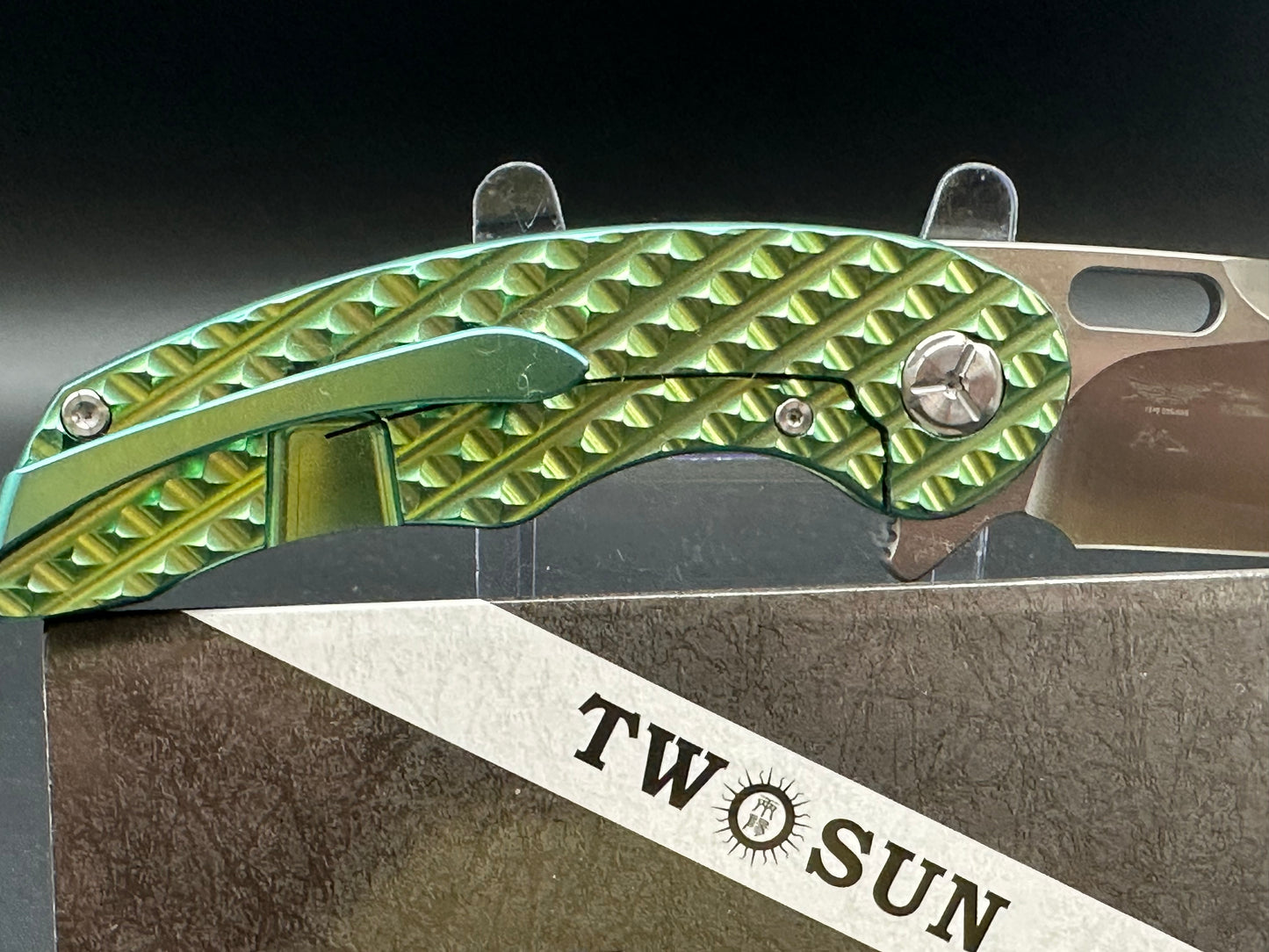 TwoSun TS177 green Titanium handle w/M390 blade