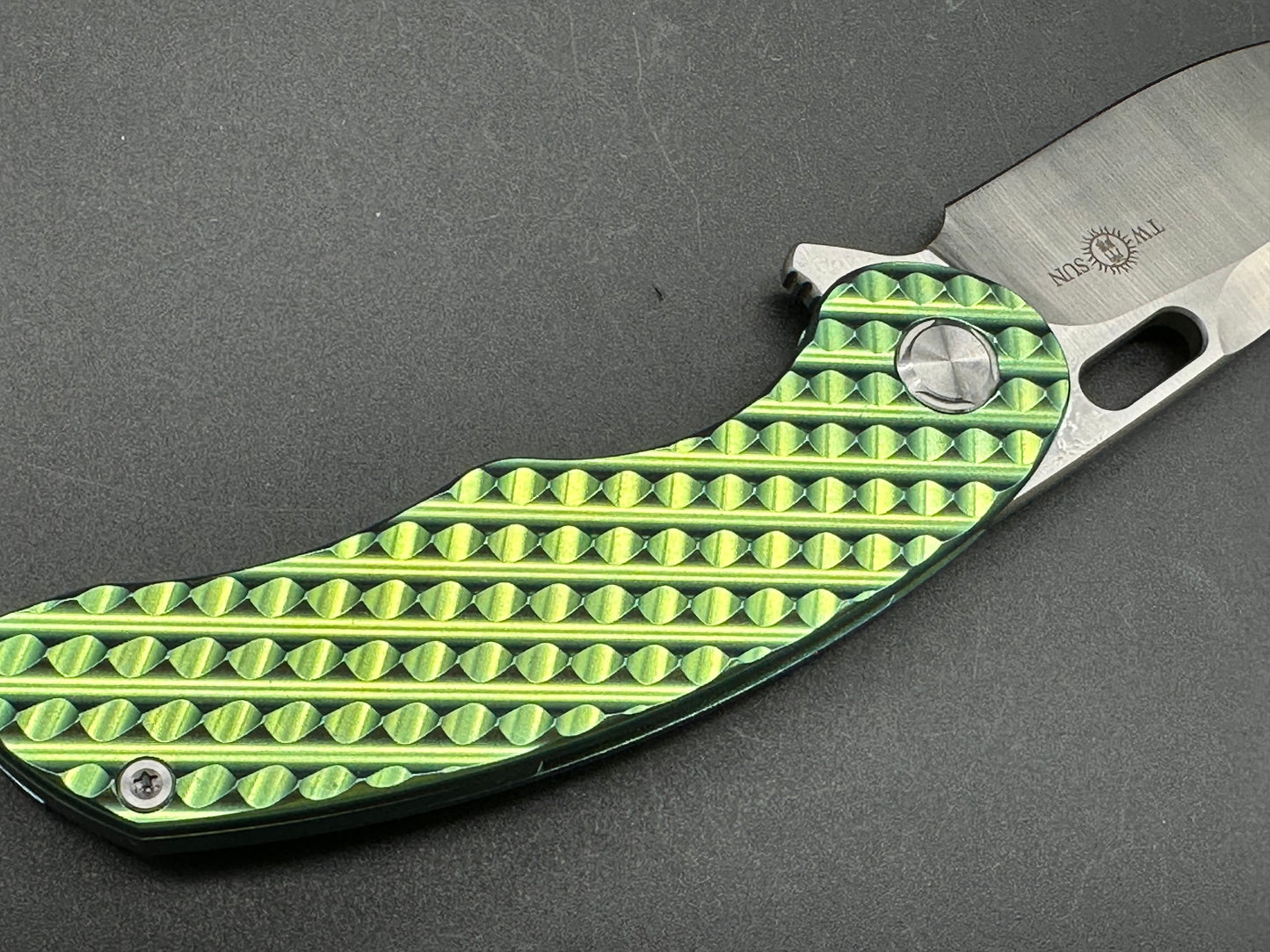 TwoSun TS177 green Titanium handle w/M390 blade