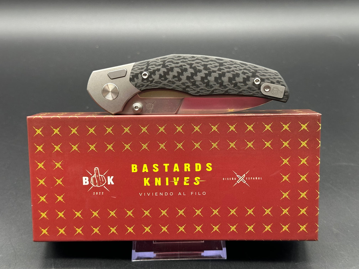 BASTARD KNIVES UTOPIA BUTTON LOCK POCKET KNIFE M390 BLADE CARBON FIBER & TITANIUM HANDLE