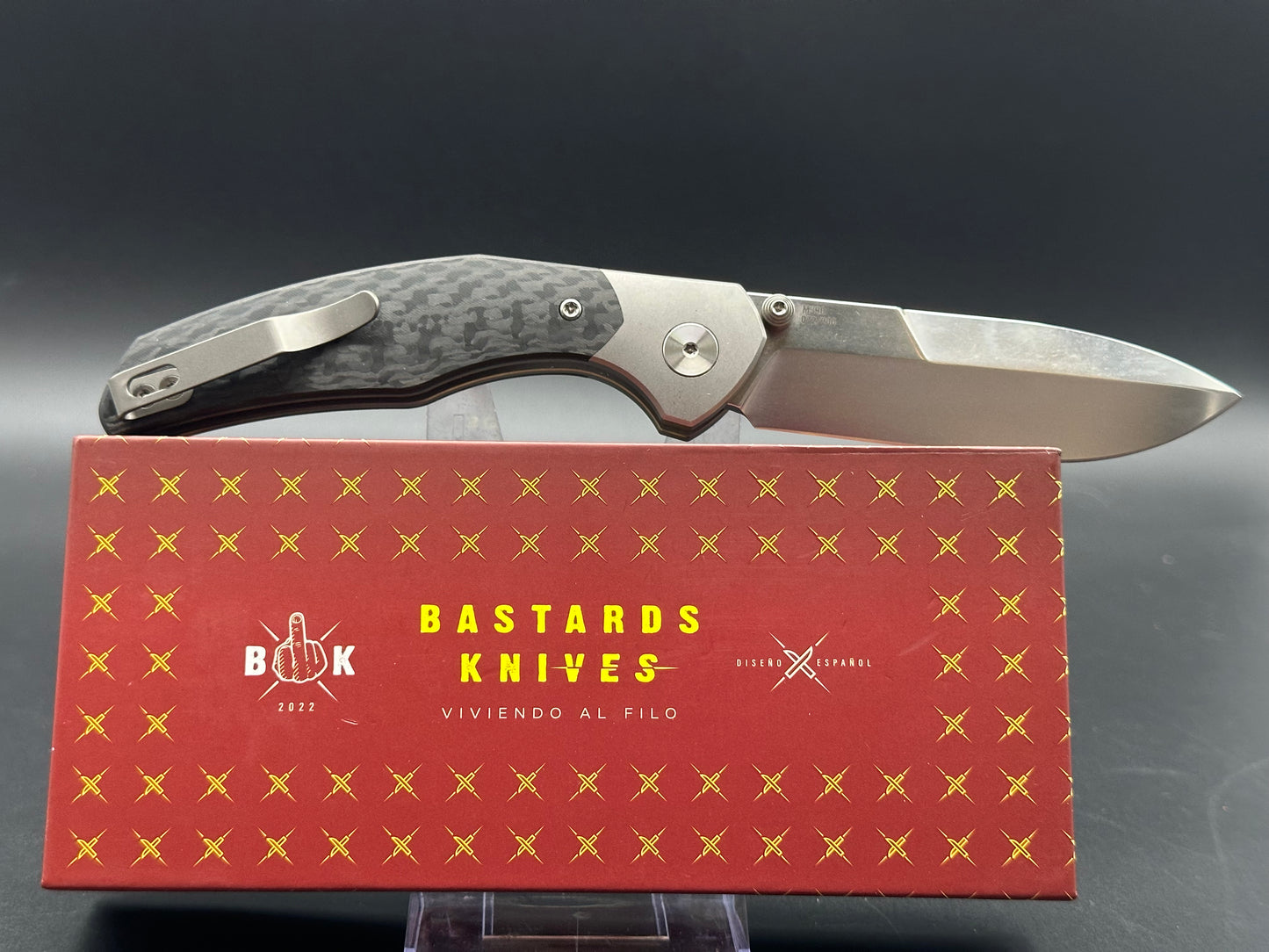 BASTARD KNIVES UTOPIA BUTTON LOCK POCKET KNIFE M390 BLADE CARBON FIBER & TITANIUM HANDLE