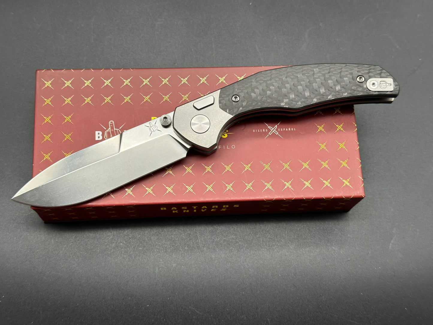 BASTARD KNIVES UTOPIA BUTTON LOCK POCKET KNIFE M390 BLADE CARBON FIBER & TITANIUM HANDLE