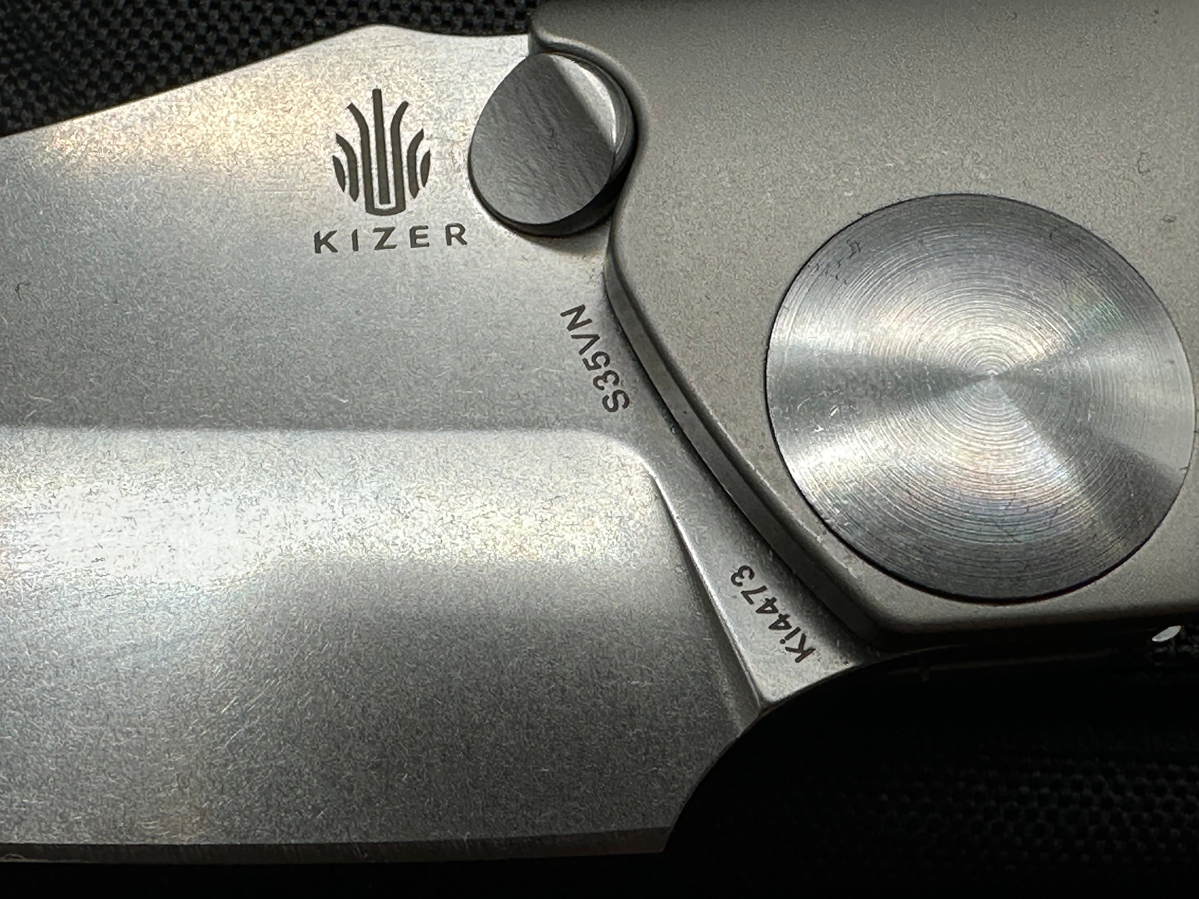 Kizer GPB1  / 3.625 inch tumbled finish CPM-S35VN blade. Bead blasted titanium frame with polished hardware