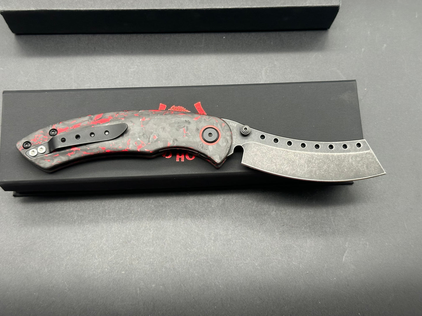 Red Horse Hell Razor P Series Black/Red Marbled Carbon Fiber Handle Black Stonewash Blade