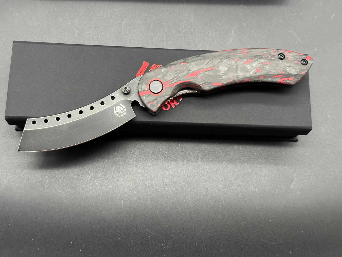 Red Horse Hell Razor P Series Black/Red Marbled Carbon Fiber Handle Black Stonewash Blade