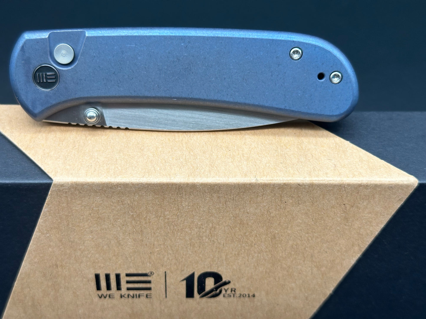 WE Qubit, 3.2" 20CV Satin Blade with Blue Stonewash Titanium Handle