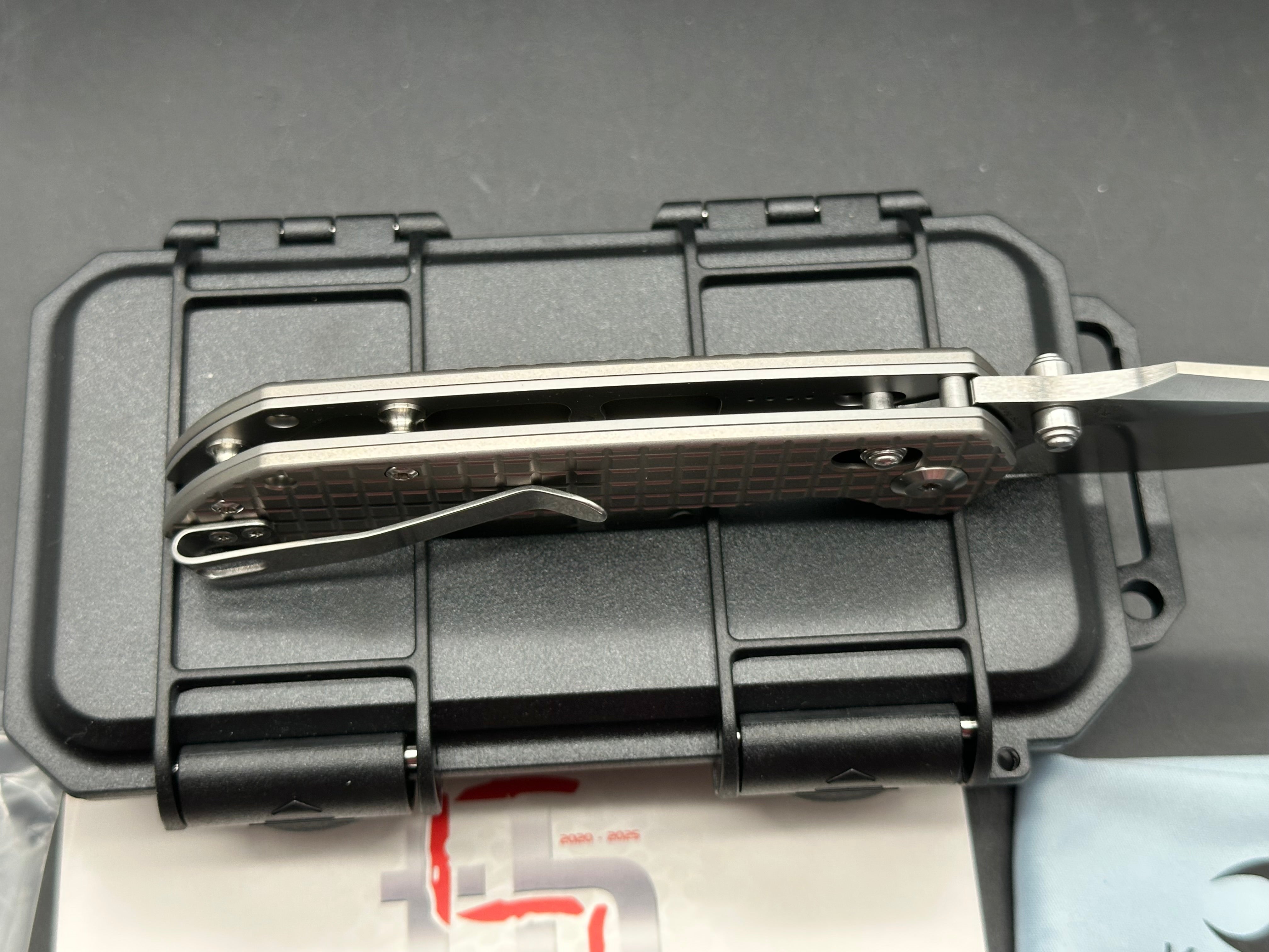 KANSEPT FENRIR BEAD BLASTED TITANIUM WITH FRAG PATTERN HANDLE 3.45'' CPM S35VN BLADE