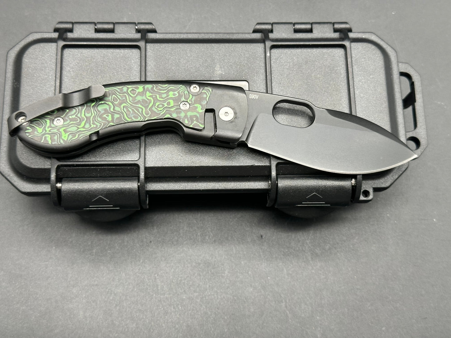 D ROCKET DESIGN LUM LEAF (STYLE 10) – GREEN/BLACK CARBON FIBER INLAYS – BLACK S90V BLADE