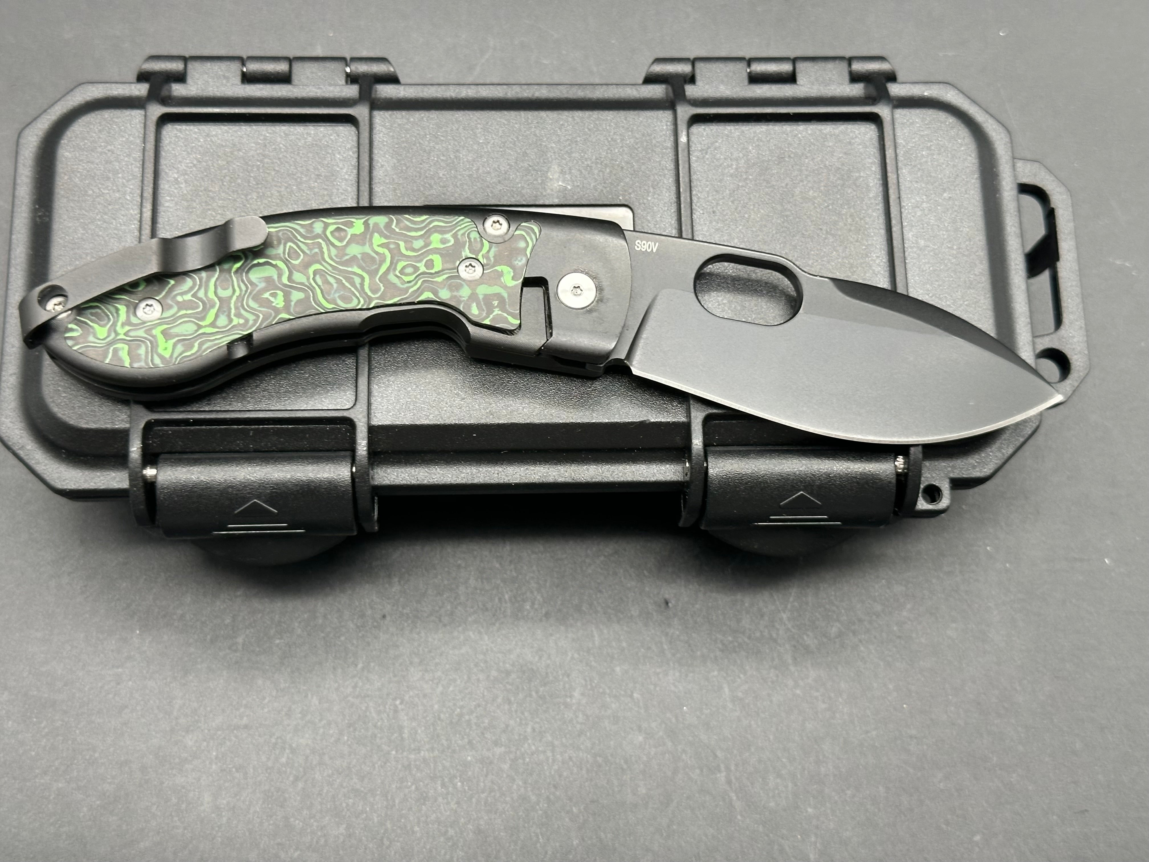 D ROCKET DESIGN LUM LEAF (STYLE 10) – GREEN/BLACK CARBON FIBER INLAYS – BLACK S90V BLADE