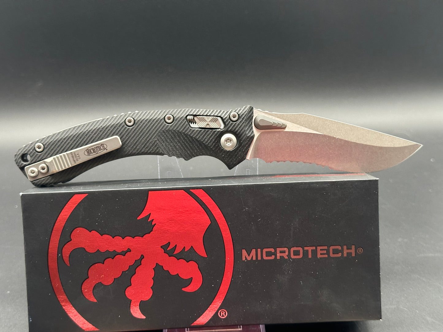 Microtech Amphibian Ram-Lok S/E Manual Knife Fluted Black G-10 (3.9" SW Serr)