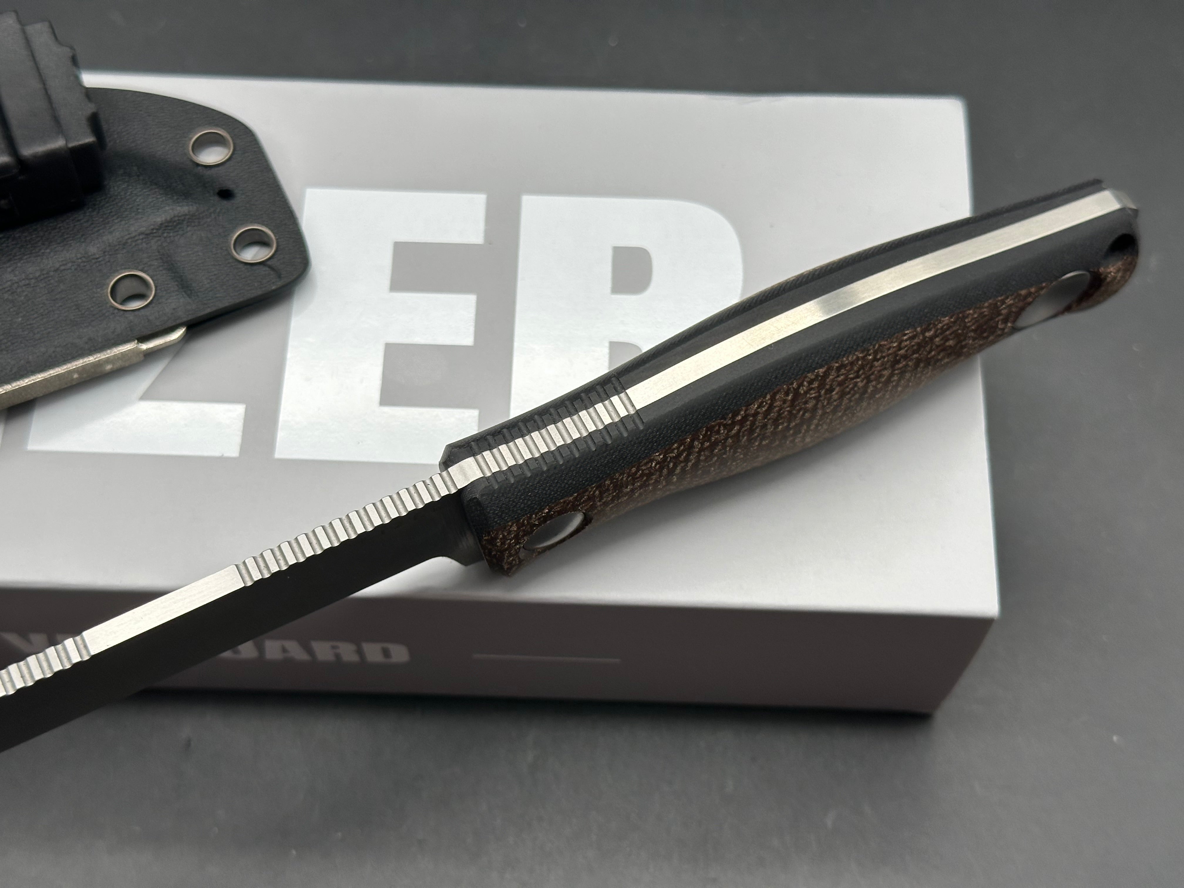 KIZER POLARIS FIXED BLADE KNIFE BURLAP MICARTA AND G10 HANDLE AEB-L STEEL