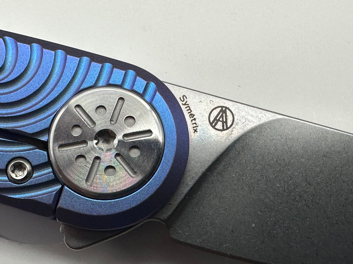 KANSEPT SYMÉTRIX BLUE-PURPLE ANODIZED TITANIUM/SWIRL PATTERN HANDLE 2.85" STONEWASH S35VN
