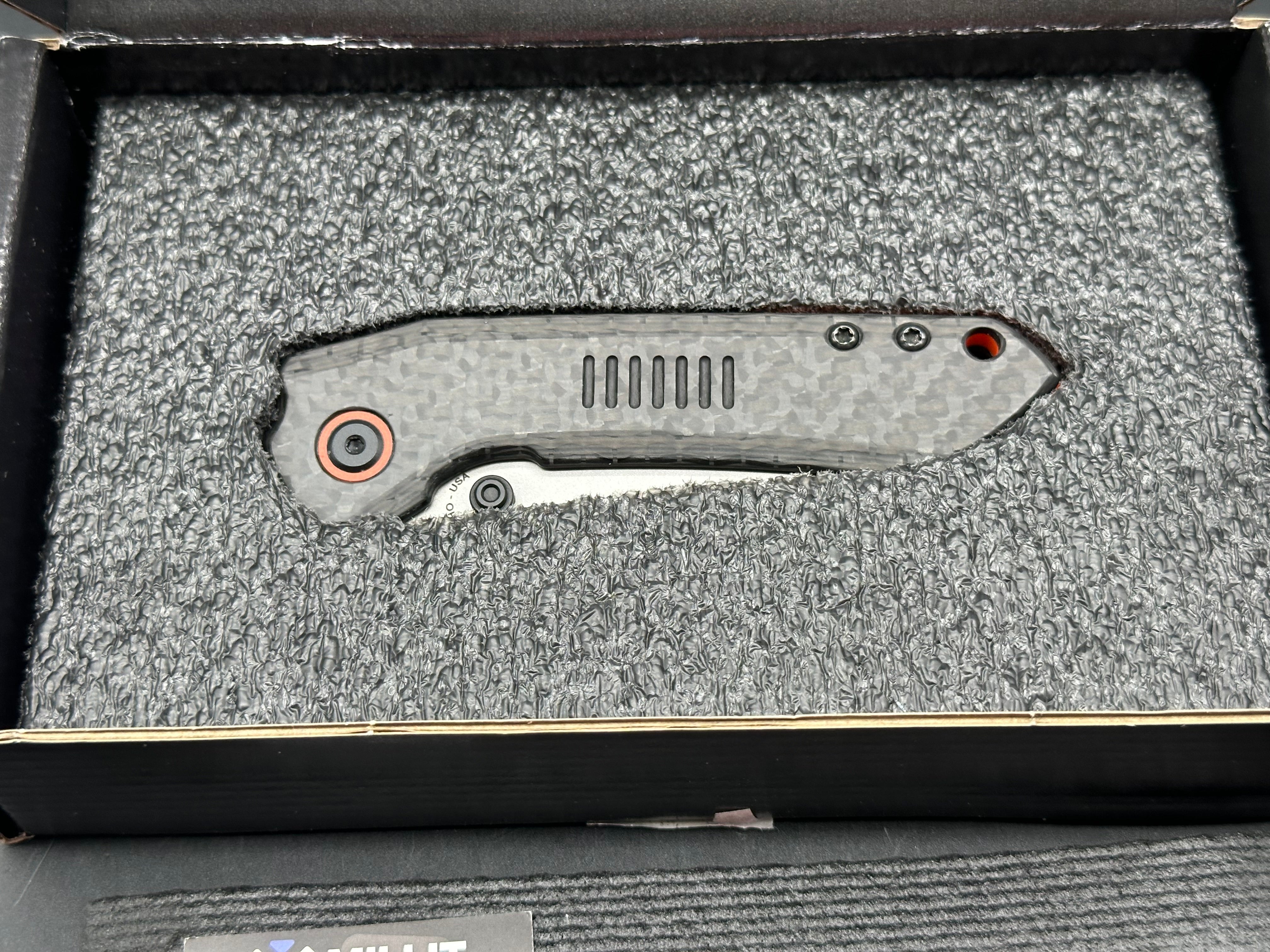 Millit Overland, 3.17" CPM MagnaCut Stonewash Blade with Carbon Fiber and Dark Stonewash Frame Lock Scales