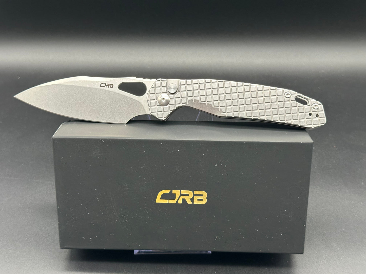 CJRB FRACK POCKET KNIFE FRAG STAINLESS HANDLE AR-RPM9 BLADE BUTTON LOCK J1931-FST