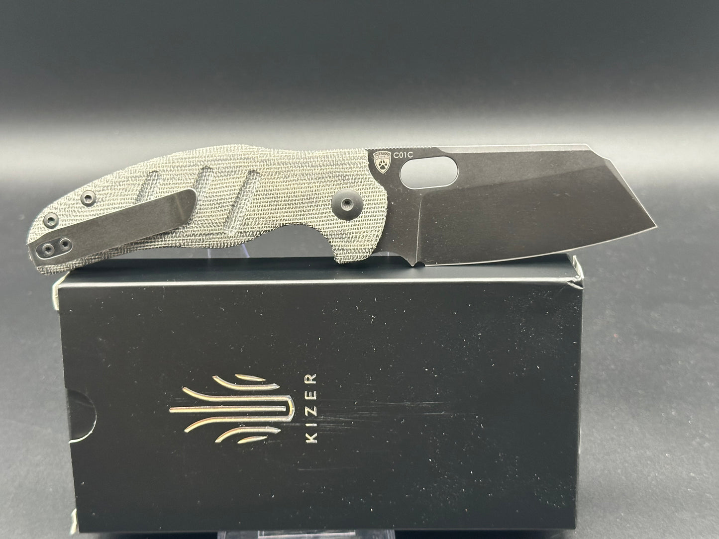 KIZER C01C SHEEPDOG POCKETKNIFE BLACKWASH 154CM BLADE BUTTON LOCK MICARTA HANDLE V4488BC1