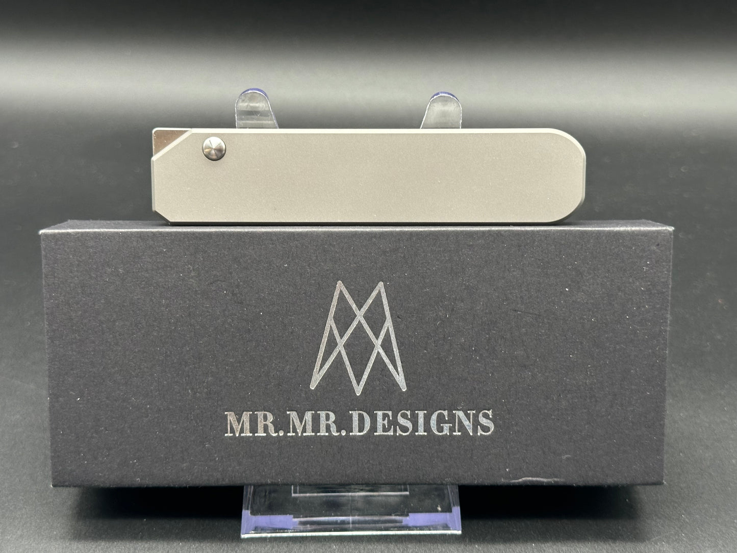 Mr.Mr. Designs Zero titanium pilotless button lock knife