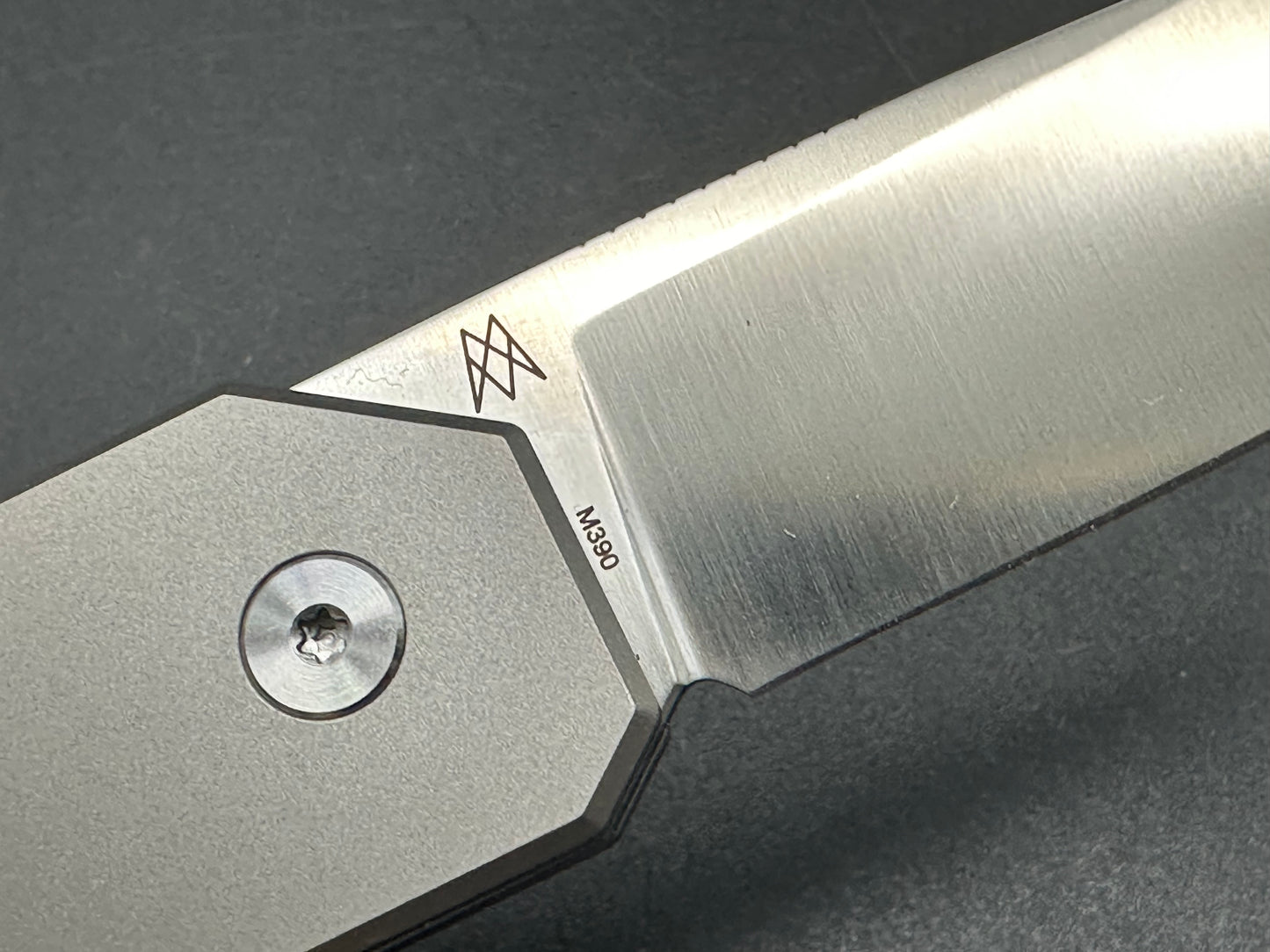 Mr.Mr. Designs Zero titanium pilotless button lock knife