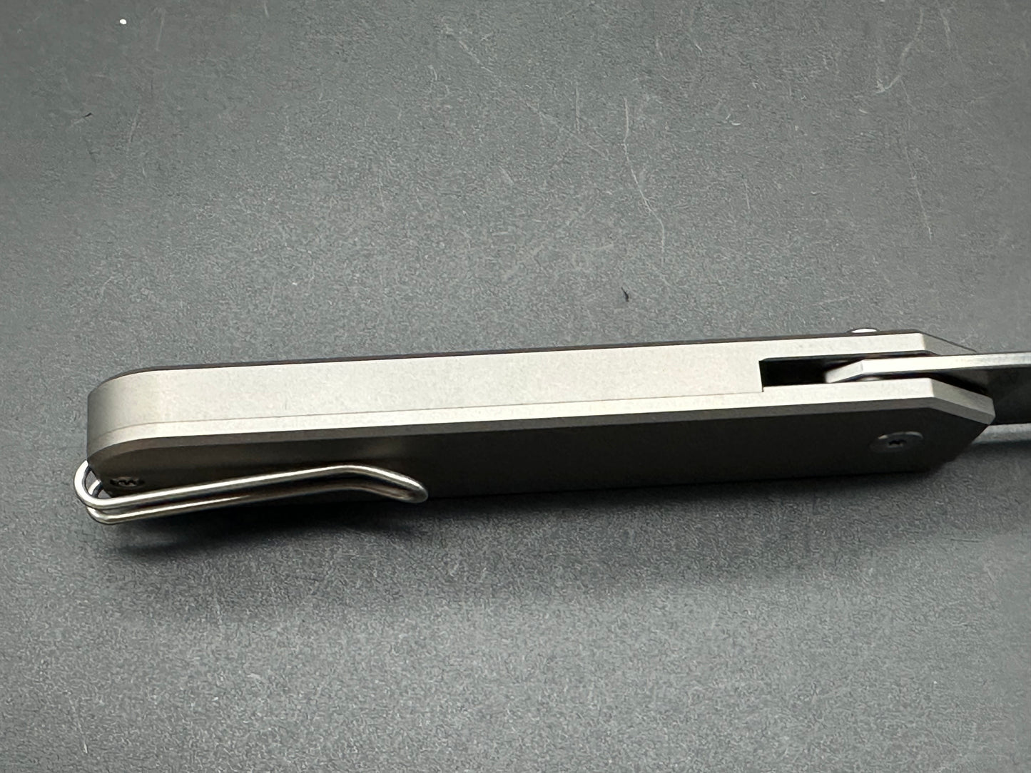 Mr.Mr. Designs Zero titanium pilotless button lock knife