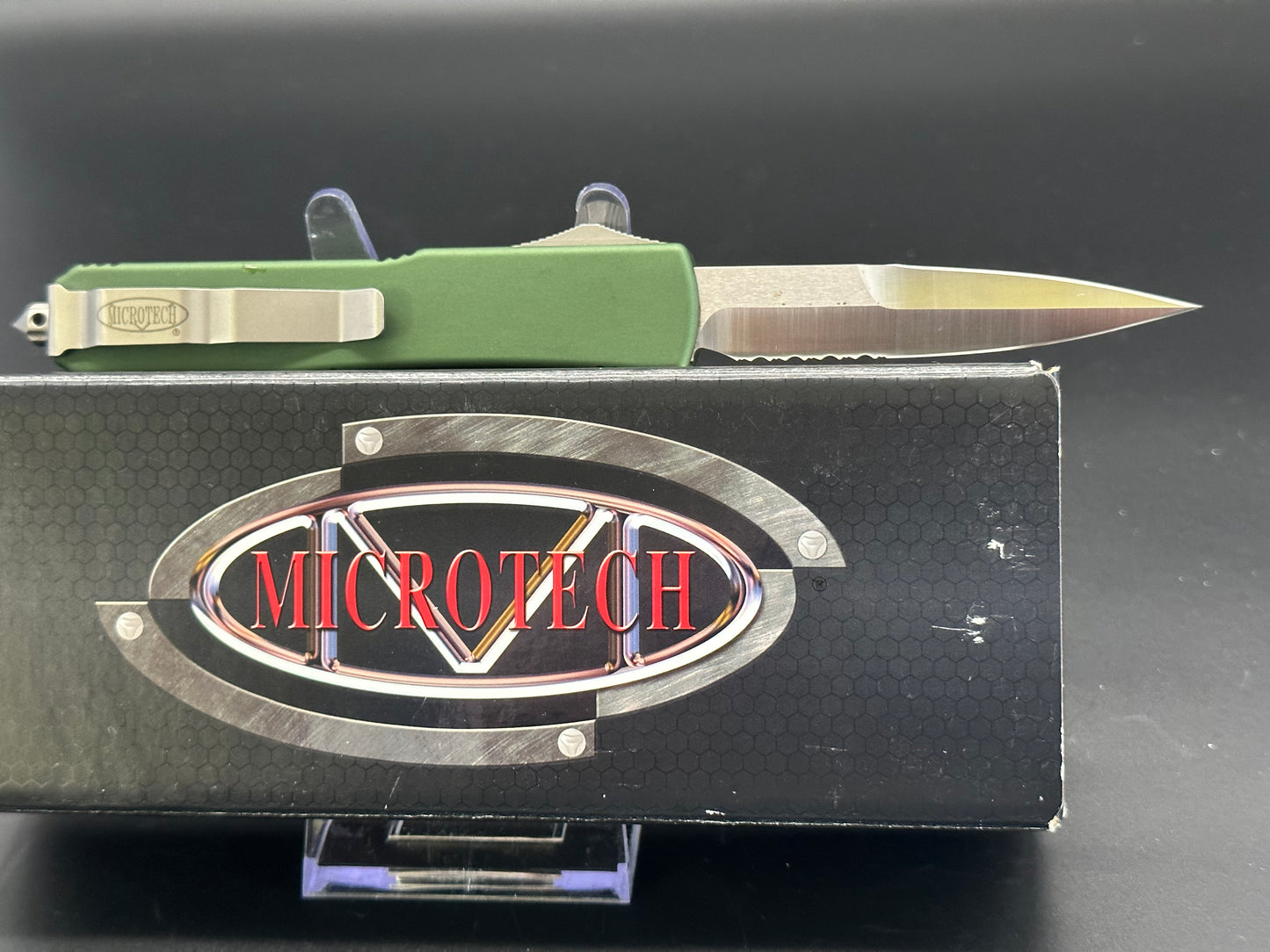 Microtech Ultratech green aluminum