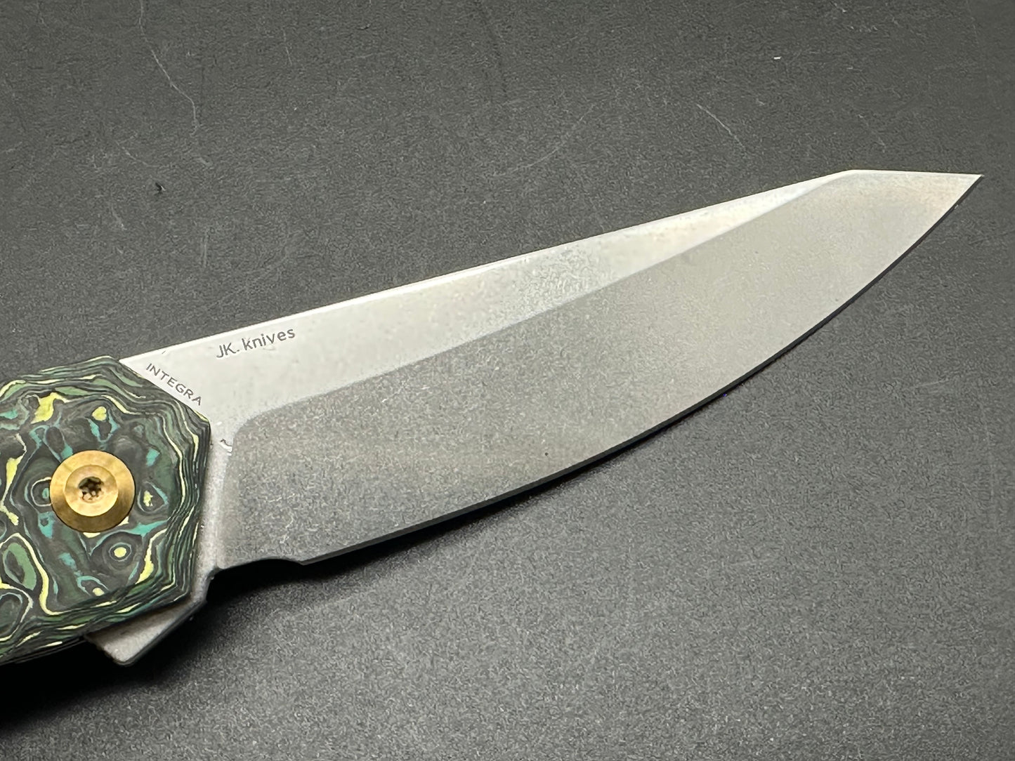 KANSEPT INTEGRA FOLDING KNIFE GREEN/YELLOW CARBON FIBER HANDLE S35VN PLAIN EDGE BLACK STONEWASH FINISH K1042B3