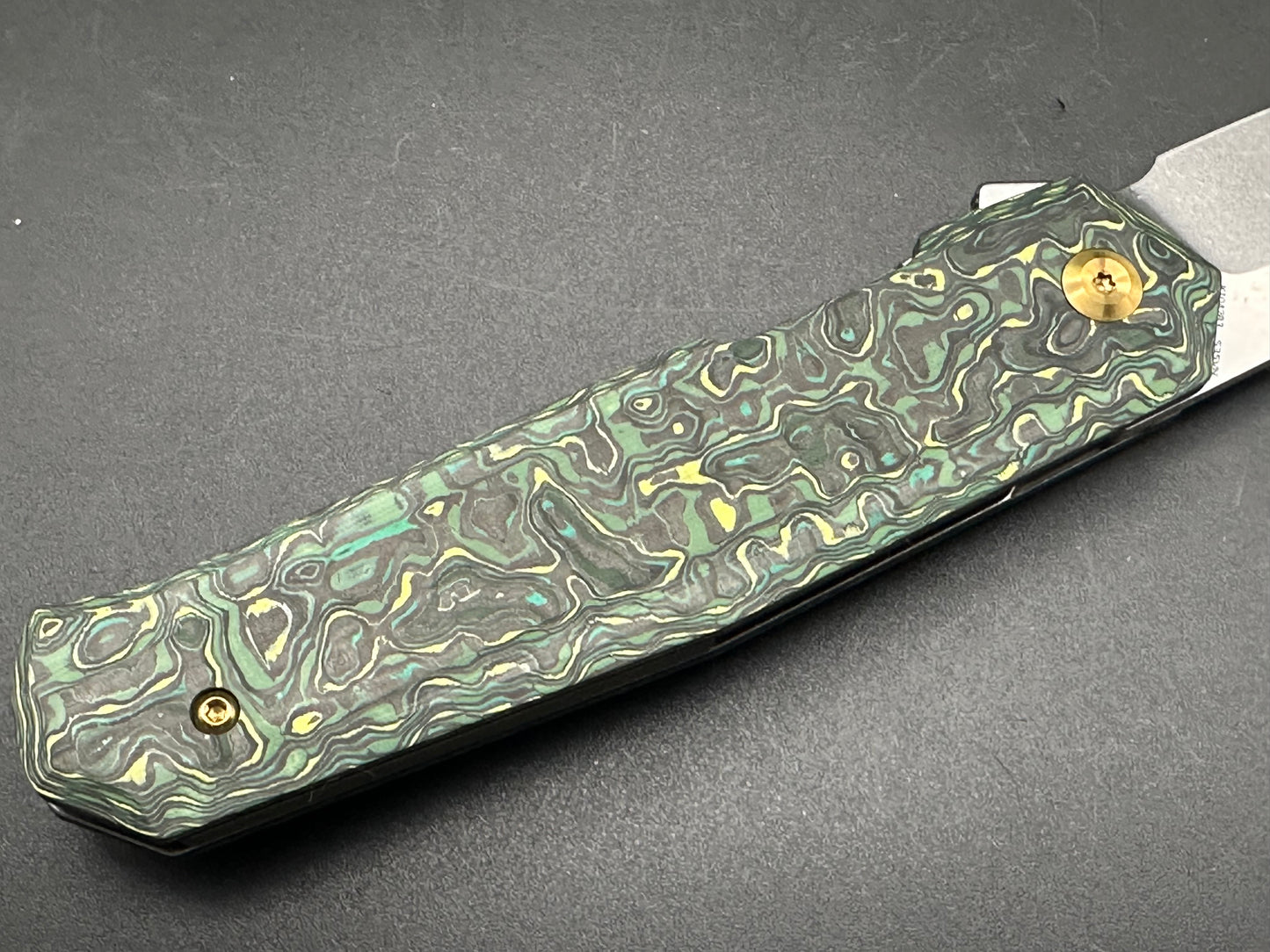 KANSEPT INTEGRA FOLDING KNIFE GREEN/YELLOW CARBON FIBER HANDLE S35VN PLAIN EDGE BLACK STONEWASH FINISH K1042B3