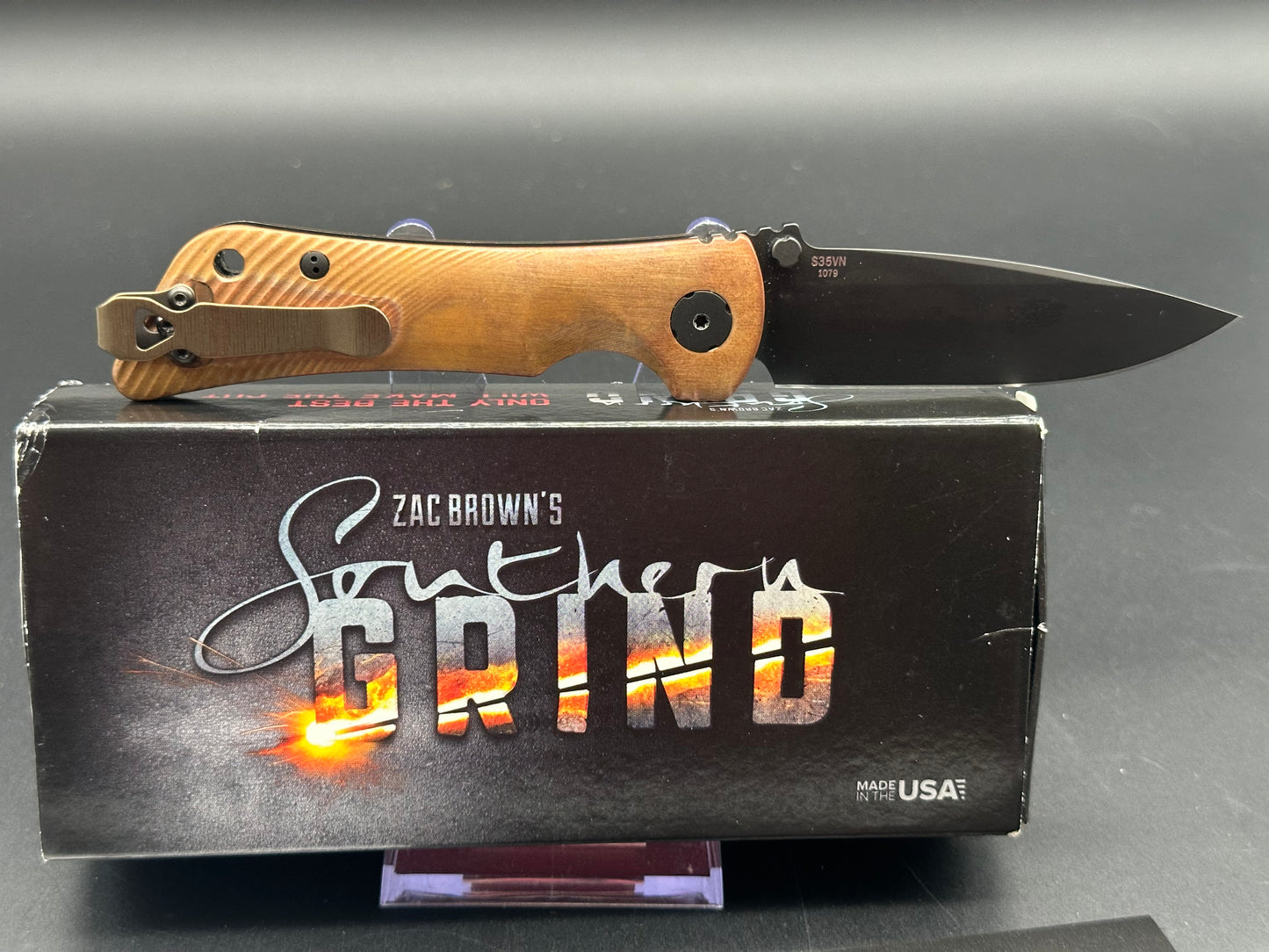 Southern Grind Spider Monkey - Drop point black blade with copper handle