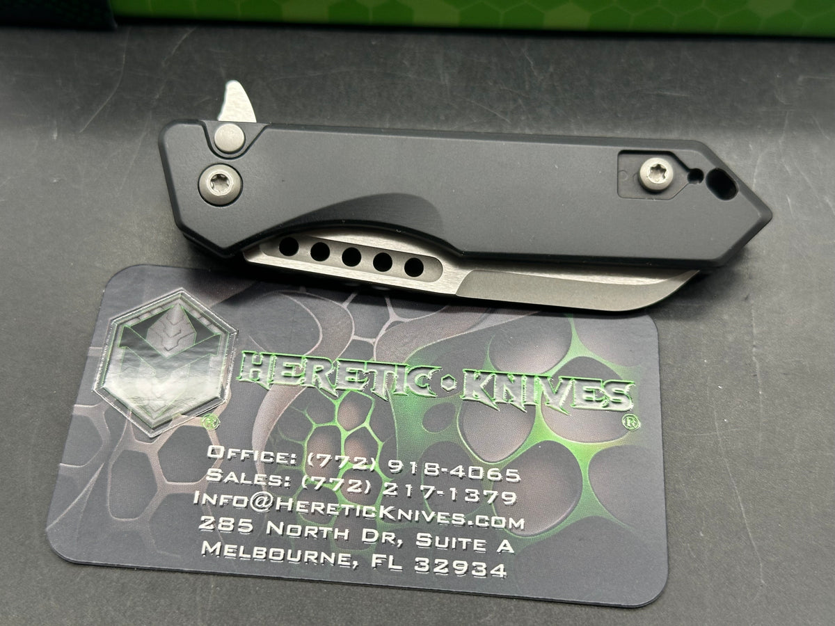 Heretic Jinn-Manual, 3" MagnaCut Battle Worn Sheepsfoot Blade with Black Aluminum Scales