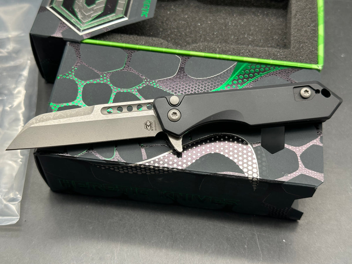 Heretic Jinn-Manual, 3" MagnaCut Battle Worn Sheepsfoot Blade with Black Aluminum Scales