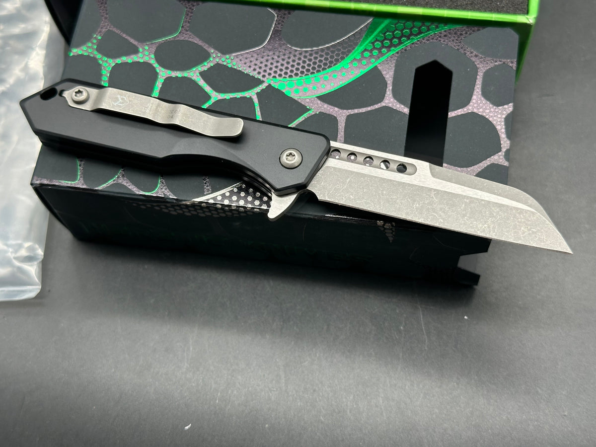 Heretic Jinn-Manual, 3" MagnaCut Battle Worn Sheepsfoot Blade with Black Aluminum Scales